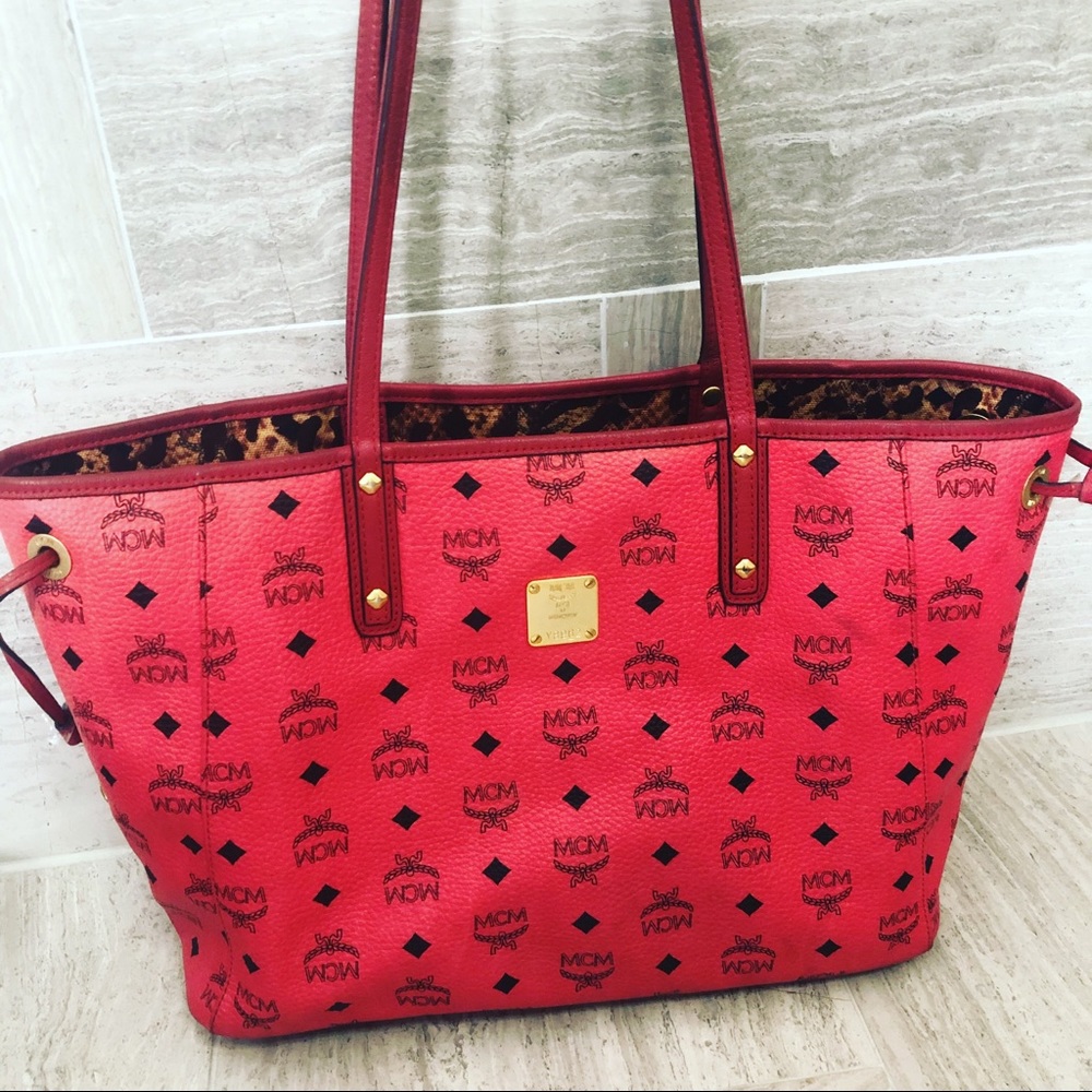 REVERSIBLE HOT PINK MCM TOTE.✨🌟